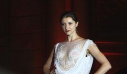 美女纳凉吃瓜图片大全