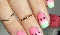 美甲吃瓜事件,揭秘网红美甲师背后的争议与真相