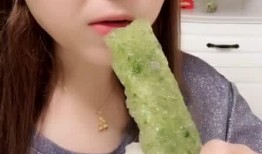 小美人吃瓜,一场甜蜜的吃瓜盛宴