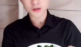 小七吃口瓜,揭秘瓜果中的营养与美味