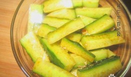 校园吃瓜黄瓜条,黄瓜条成校园新宠