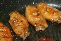 泰国鸡翅吃瓜,舌尖上的异国风情，吃瓜群众的美食狂欢