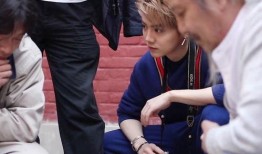 男生睡前吃瓜群众,揭秘夜宵时光的趣味瞬间